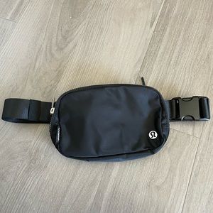 lululemon fanny pack